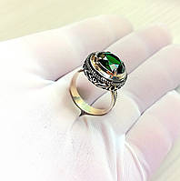Массивное серебряное кольцо с зеленым камнем