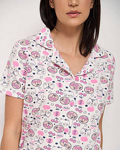 Красивий жіночий комплект для дому шорти та сорочка на гудзиках "Cherry cat"Домашня якісна затишна жіноча піжама