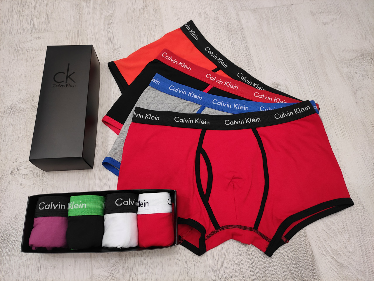 ​​​​​​​Набір чоловічих трусів Calvin Klein модель ск 365 з 4 штук у подарунковій фірмовій коробці