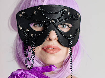 Еротична маска на очі Cabaret з ланцюжками з натуральної шкіри чорного кольору Scappa Talla