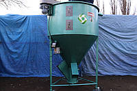 Кормозмішувачі вертикальні 1500 кг, 3 кВт.