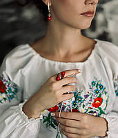 Срібний комплект прикрас 925 проби з коралом і блискучим кубічним цирконієм — для жінок, які обирають яскравість у деталях ✨