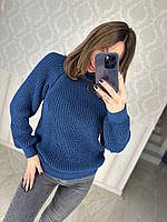Женский вязаный свитер с горлом тёмно-синего цвета