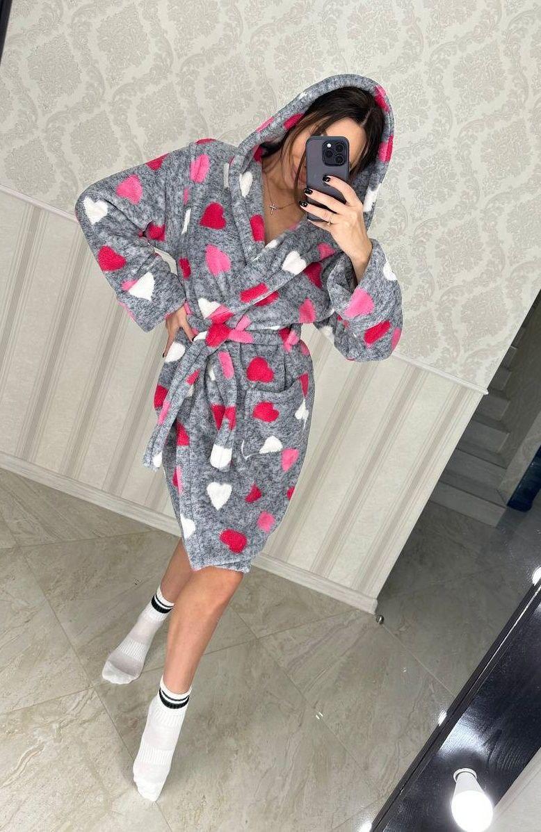 Жіночий дуже теплий халат із капюшоном і поясом із серцями