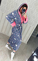 Гарний теплий жіночий махровий халат сірого кольору з котами нижче коліна, фото 4