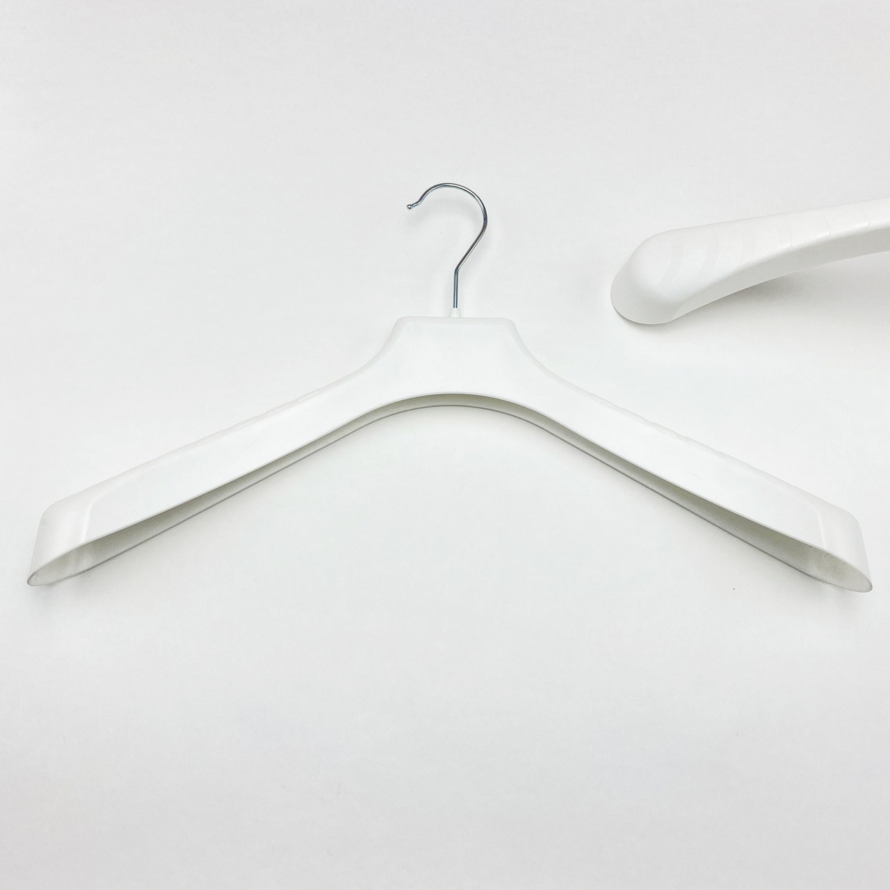 Пластикові плічка вішаки для одягу W-PL46 білого кольору, довжина 460 мм