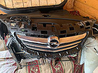 GM 13368994 Opel Astra J Cabrio/Coupe/Cascada решетка радіатора