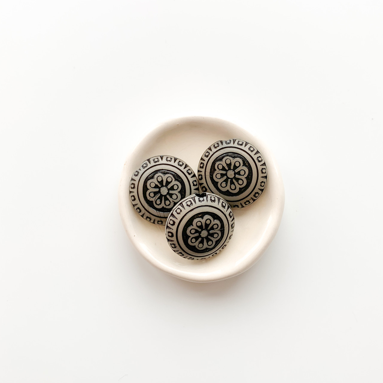 Намистини круглі квіти 20 мм Сіро-чорні шт, фото 1