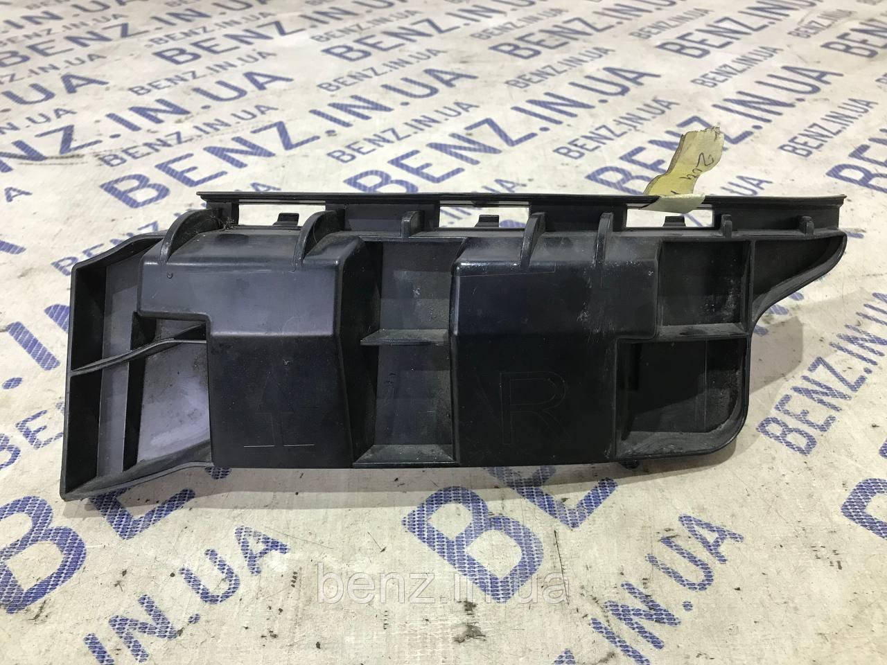 Опорний кронштейн заднього бампера правий Mercedes W204 A2048800603