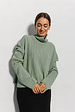 Жіночий в'язаний однотонний светр під горло, фото 3