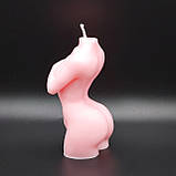 Свічка у формі жіночого торсу "Скромняжка" ніжно-рожевого кольору, фото 2