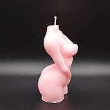 Свічка у формі жіночого торсу "Скромняжка" ніжно-рожевого кольору, фото 3