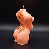 Свічка у формі жіночого торсу "Скромняжка" помаранчевого кольору, фото 2