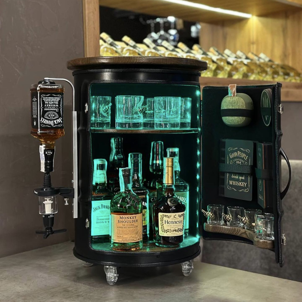 Бочка мини- бар в чёрном цвете с подсветкой, наливатором, канистра-бар ...