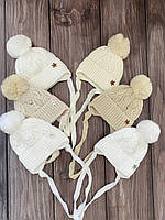 Теплая зимняя шапка для новорожденных с флисовым утеплением с натуральным помпоном 36-38 см.