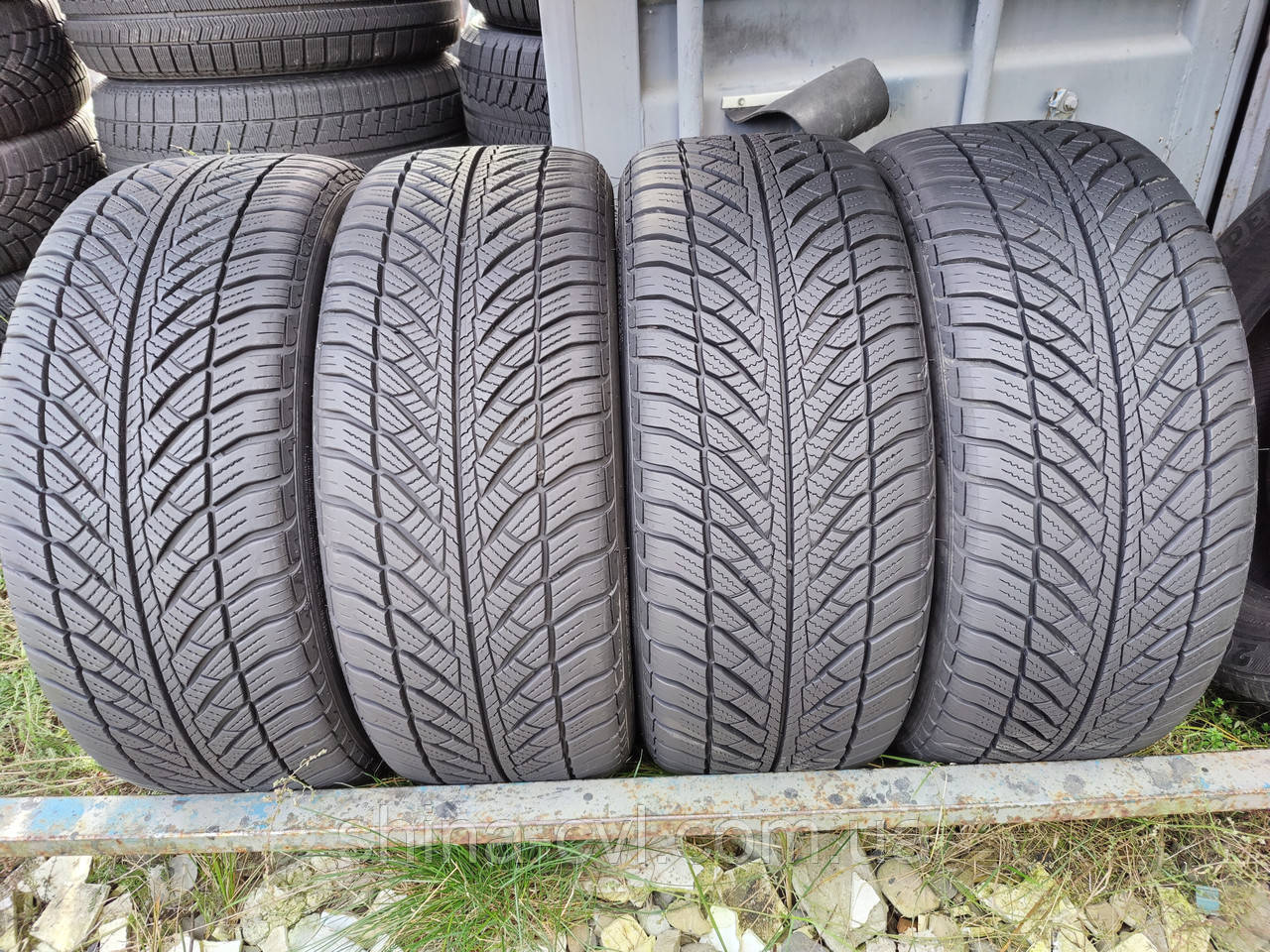 Зимові шини 245 45 r18 100V Goodyear Ultragrip Performance 8 (Runflat)