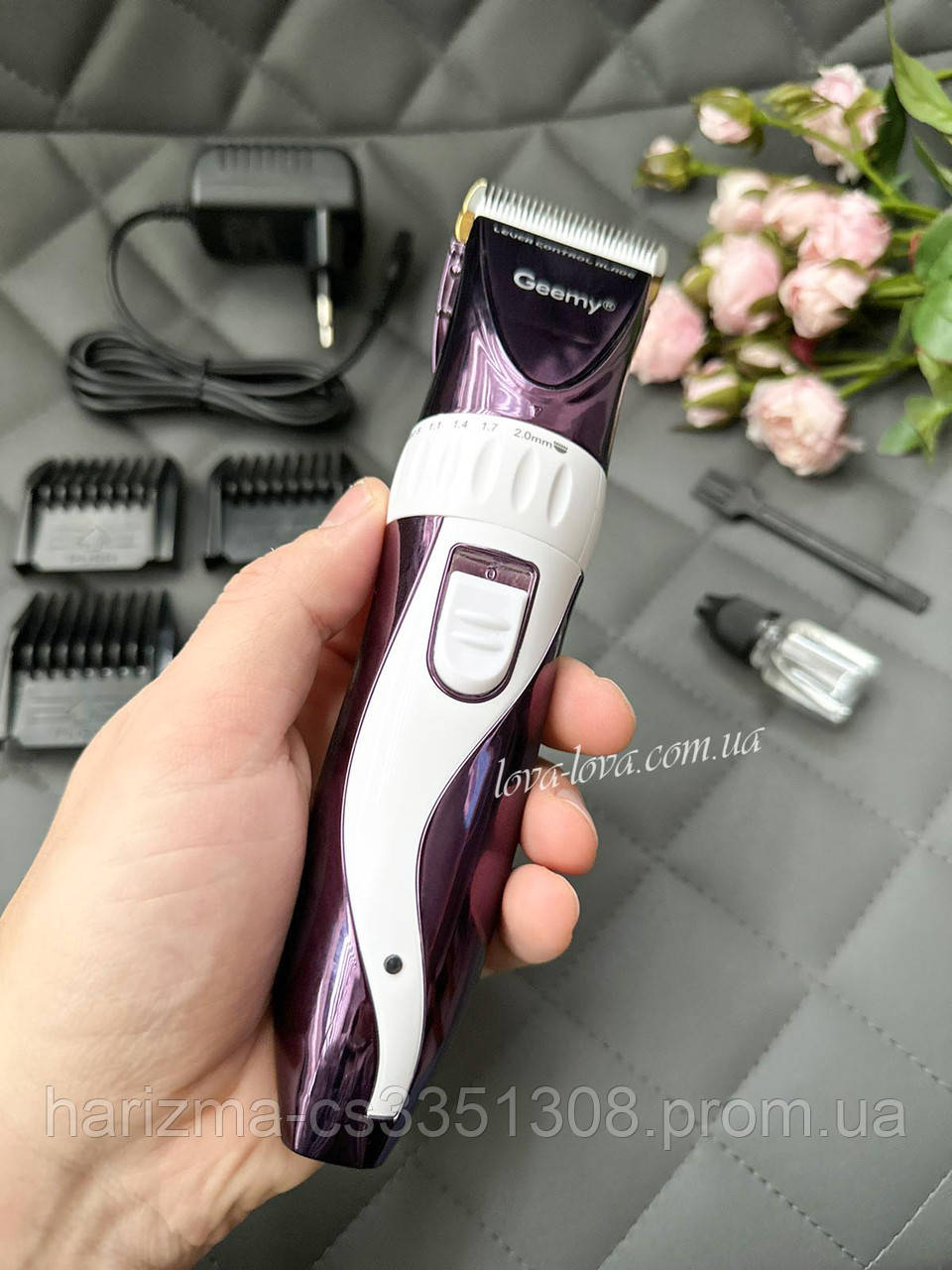 Акумуляторна машинка для стриження волосся Geemy GM-6062 з додатковим li-ion акумулятором і насадками