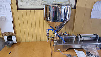 Горизонтальний дозатор пневматичний для рідких і пастоподібних продуктів Vektor G1WY-100-1000 мл