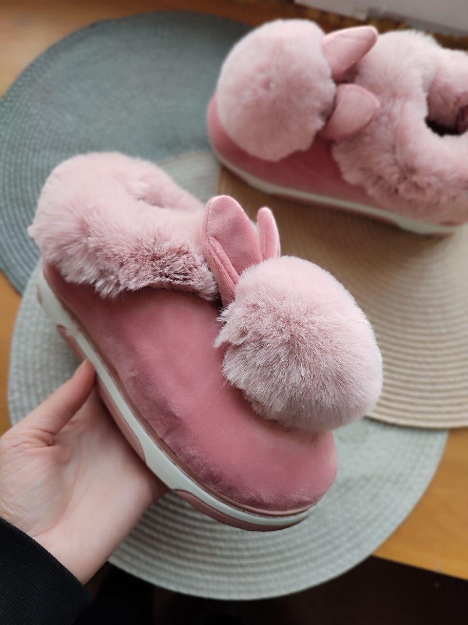 Рожеві автоледі з пумпоном і з вушками з узлісся на двоколірній високій плоскій підошві екозамша жіночі