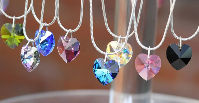 Сваровски (Swarovski): история бренда и особенности украшений — фото №3