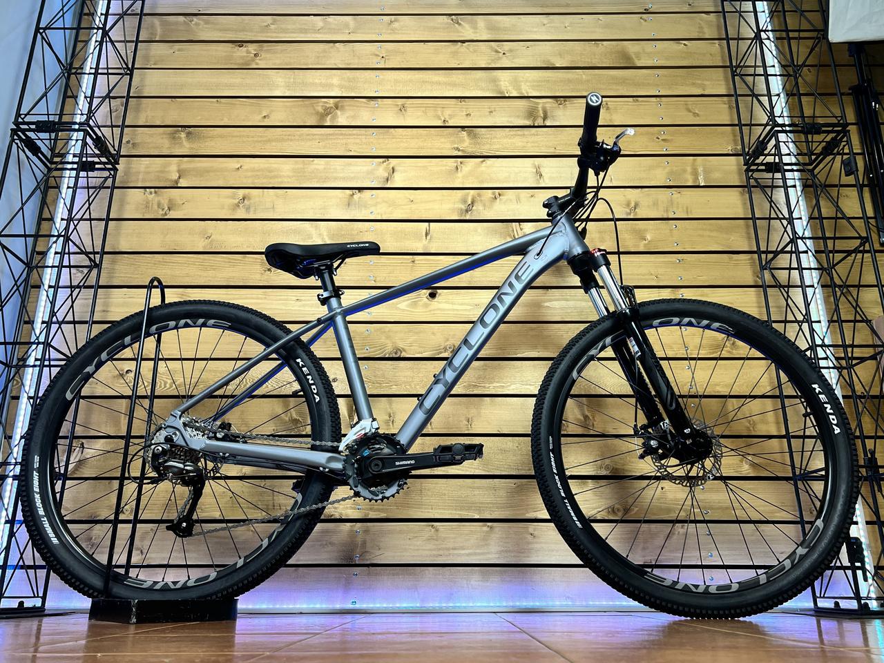 Велосипед гірський спортивний 27.5" СYCLONE AX 2023 сірий на зріст 156-170 см