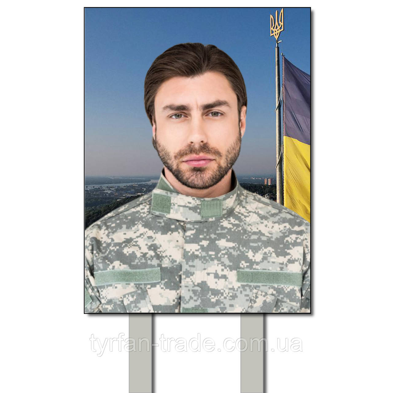 Тимчасова табличка на цвинтарі з тримачами з металу зі фотографією