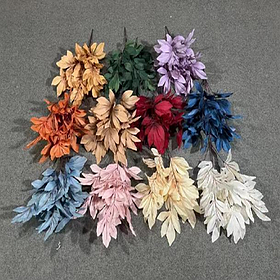 Штучне листя, гілки та листя польського виробництва.