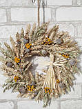 Різдвяний вінок з янголом з колосків, сухоцвітів і маку, різдвяний вінок оберег на двері діаметр 28 см, фото 5