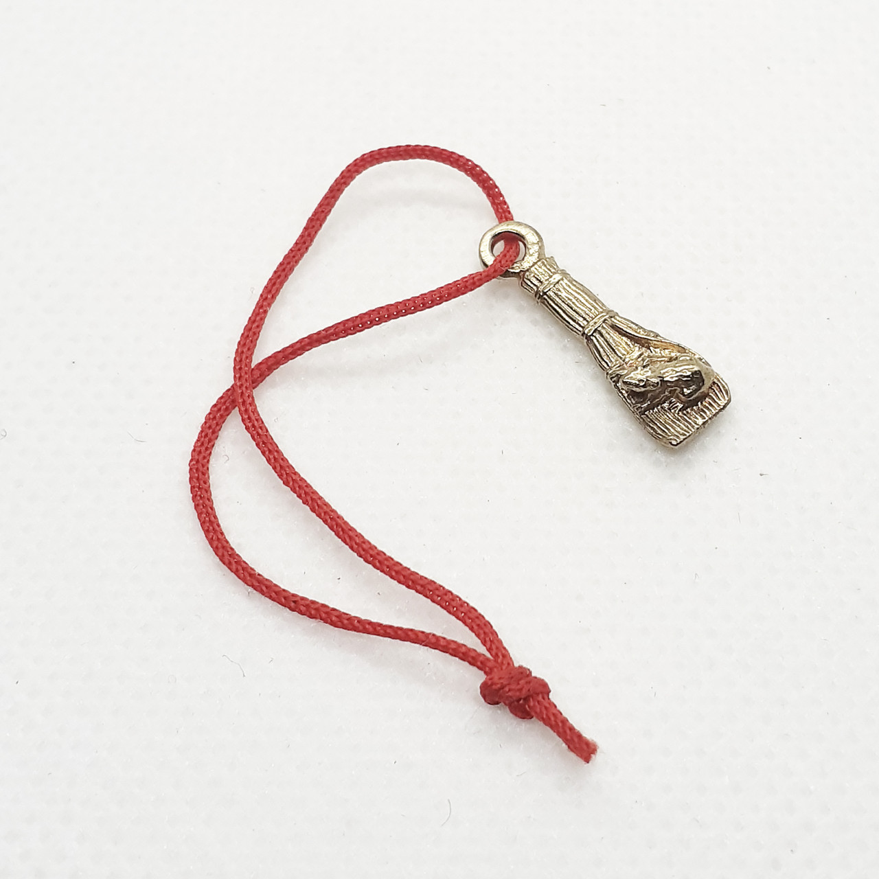 Грошовий талісман Мишка на вінику червона нитка амулет оберег у гаманець латунь