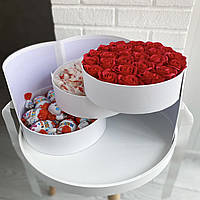 Подарочный бокс, сладкий набор с конфетами и цветами для девушки на день рождения