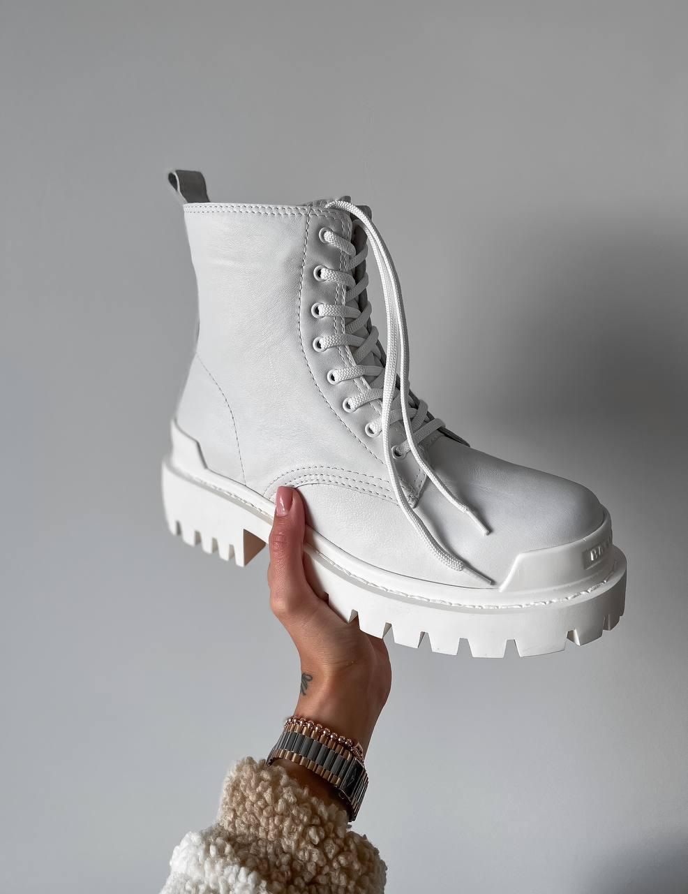 Жіночі черевики Balenciaga Strike Lace-Up Boot White (с мехом) 590974 WA967 9011