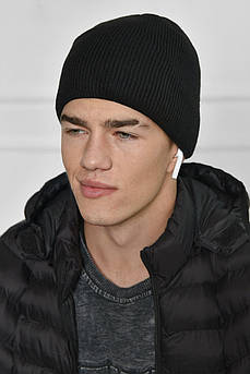 Шапка чоловіча на флісі чорного кольору 152962M