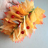 Обруч — вінок Золота осінь із жовтим листям із тканини та червоними ягодами, фото 5