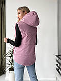 Жіноча коротка стьобана жилетка-безрукавка з капюшоном і кишенями (р.42-48). Арт-3267/26, фото 7