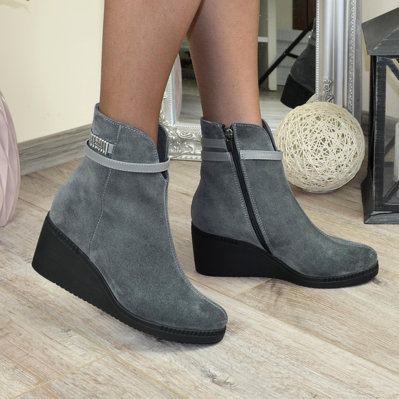 Черевики жіночі на танкетці, з натуральної замші сірого кольору, фото 1