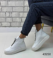 Женские демисезонные ботинки - Paula, натуральная кожа белого цвета.