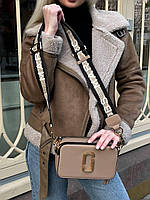 Жіноча шкіряна сумка на плече Marc Jacobs бежева Сумочки красиві жіночі сумки з великим лого Lnx