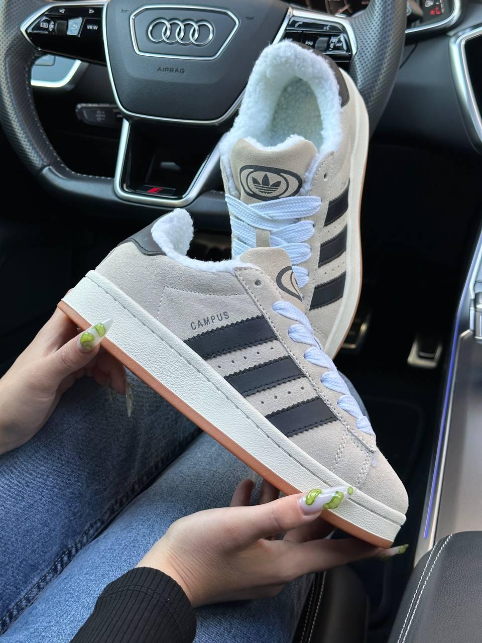 Жіночі кросівки на хутрі Adidas Campus Beige Black Fur, фото 1