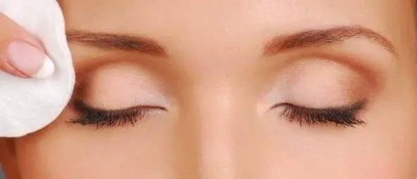 Средство для снятия макияжа с глаз Estee Lauder Gentle Eye Makeup Remover 100 мл - фото 3 - id-p1988589598