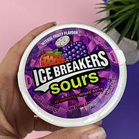 Льодяники Ice Breakers Sours Strawberry Mixed Berry 42g, фото 3