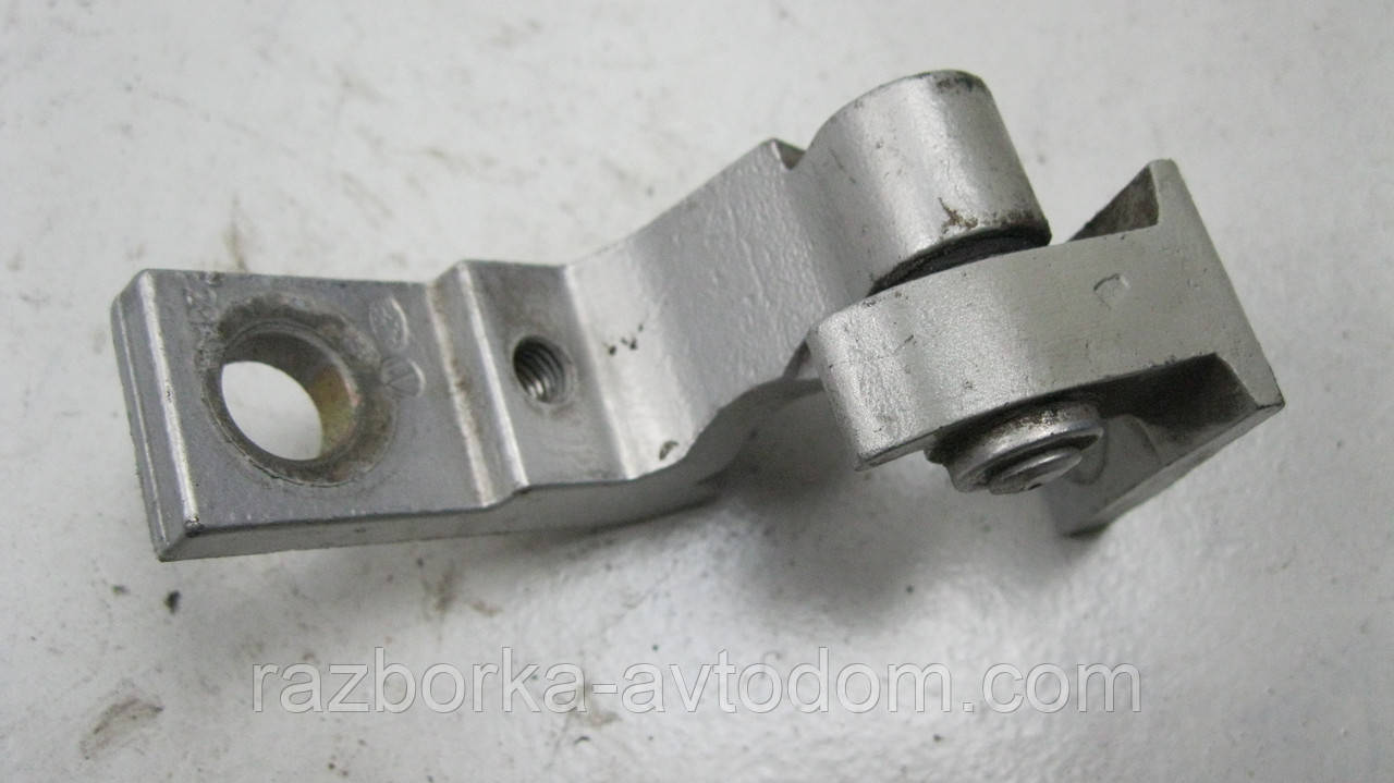 Петля дверей передньої правої VW Passat B5 (1997-2000) OE:6X0831402A