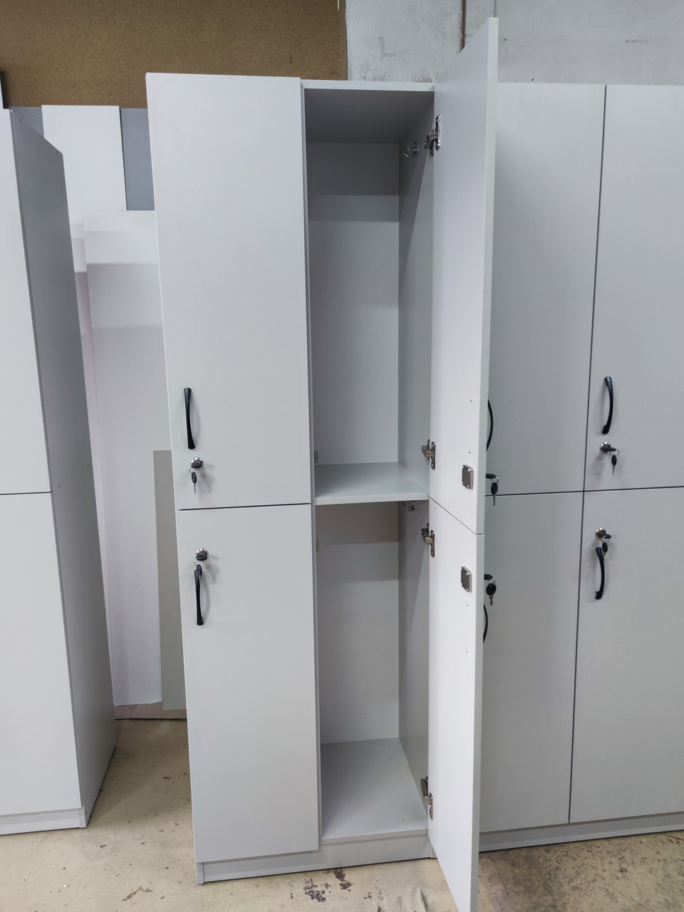 Шкаф для одежды персонала в раздевалку на 4 места. Шкаф в раздевалку на 4 секции - фото 2 - id-p997440479