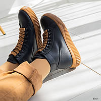 Кожаные демисезонные ботинки с коричневой подошвой и шнурками