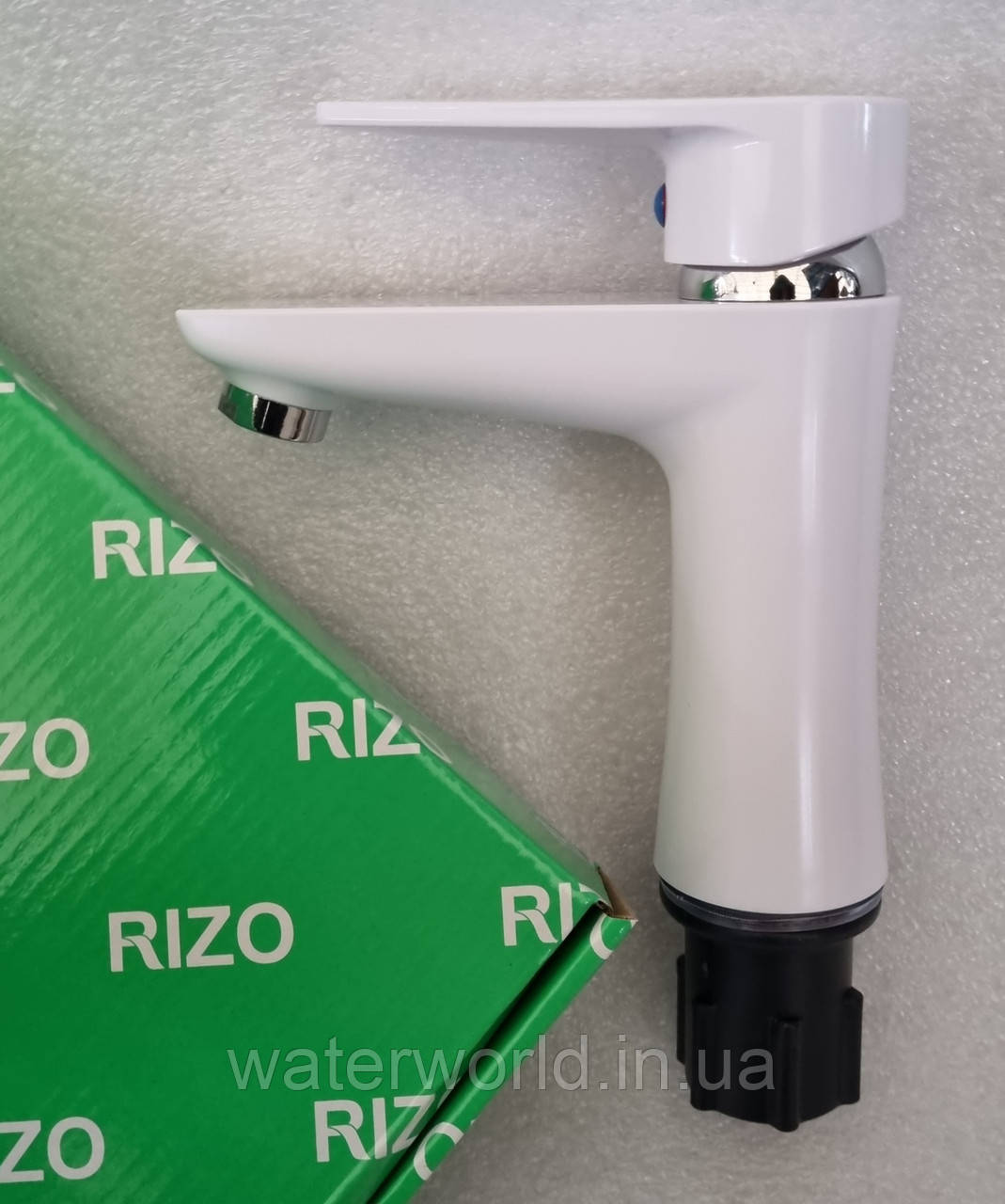 Білий змішувач для умивальника RIZO RP10W з термопластику