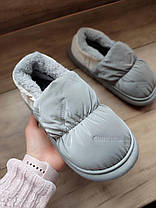 Дутики уггі сірі на гнучкій високій підошві сліпони з хутром, фото 4