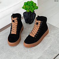 Черные замшевые женские ботинки с коричневыми шнурками