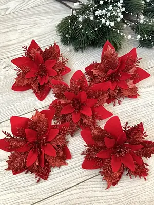 Новорічні гілочки і квіти для декору