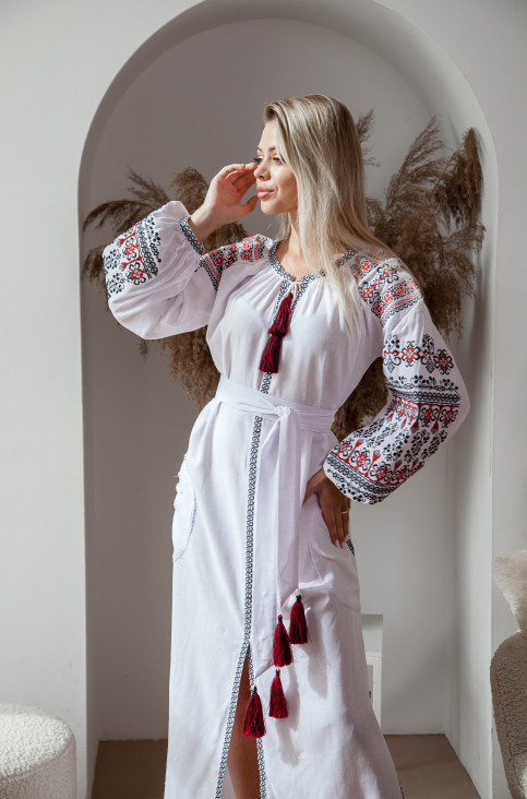 Довга вишита сукня жіноча Білого кольору, Вечірні сукні в українському стилі, Вишиванка в підлогу
