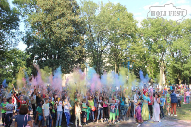 Барвистий Holi Fest розфарбував місто Снятин!