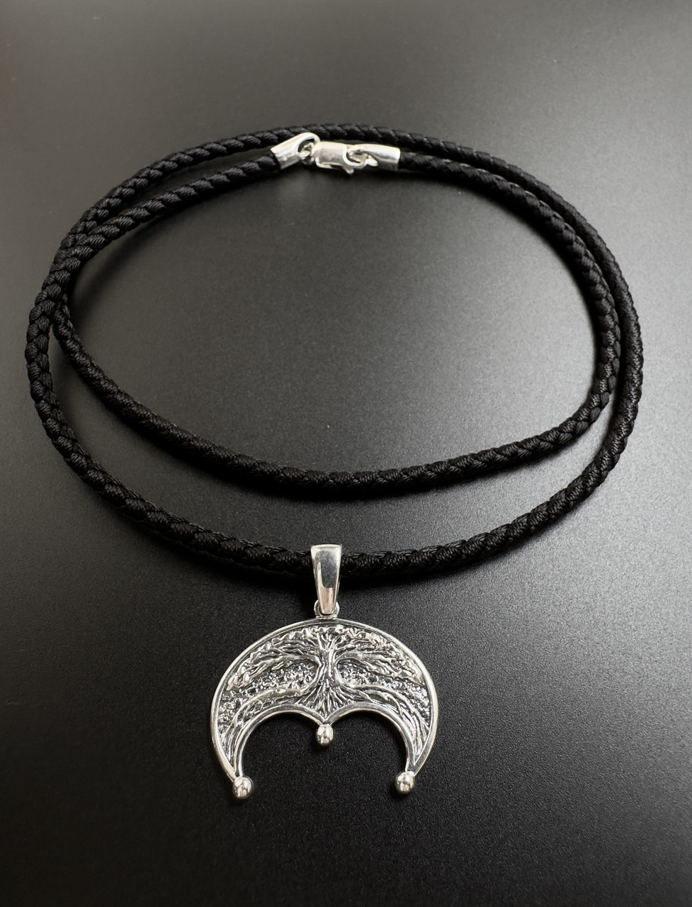 Срібна підвіска «Лунниця»на шнурку чернена — сила жіночої енергії в кожній лінії 🌙🖤, фото 1